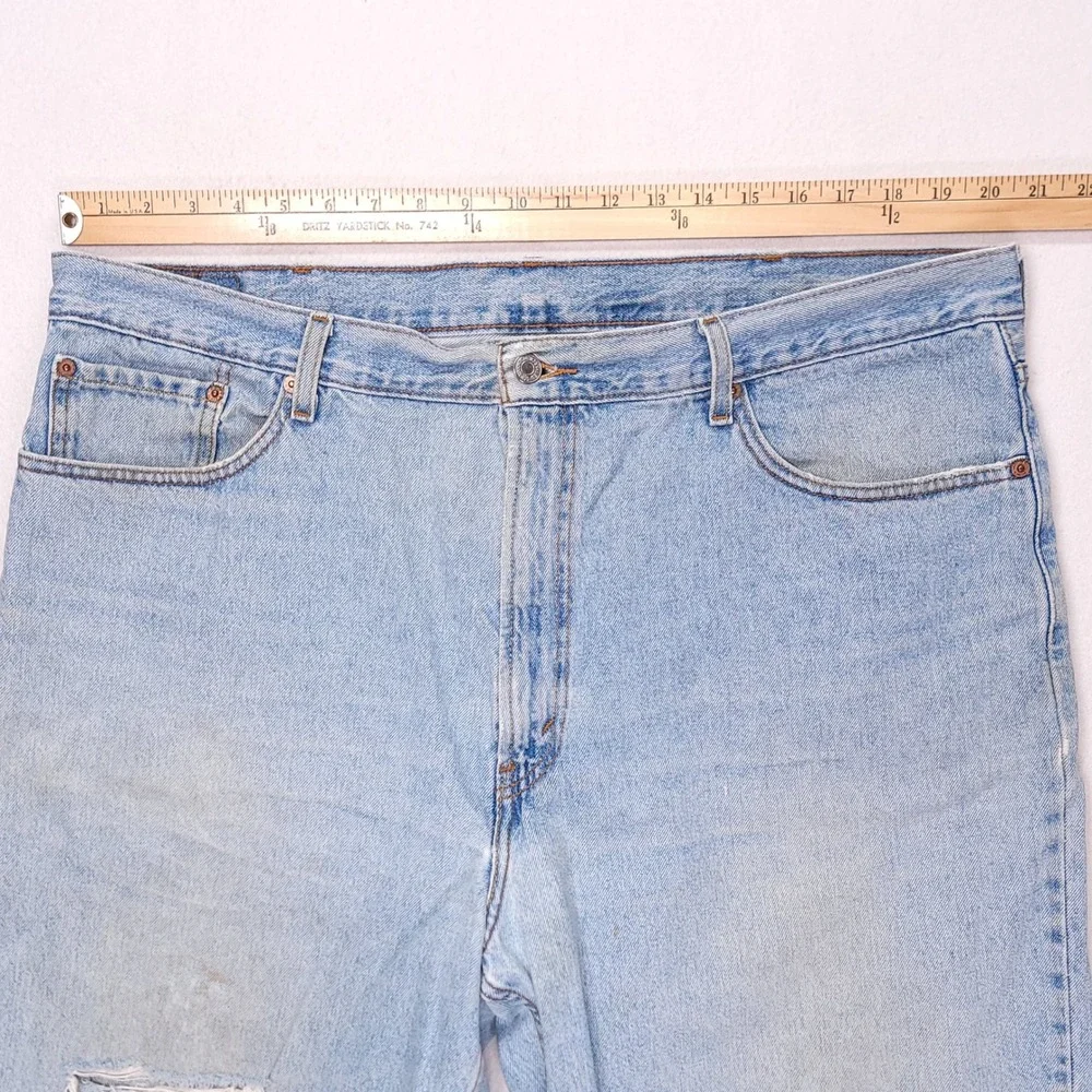 Levi's 550 Relaxed Fit Mens Light Wash Blue Denim Shorts W42 Distressed